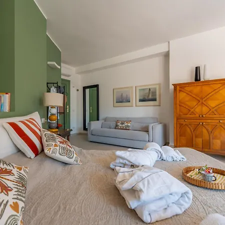 Molo Angioino 公寓