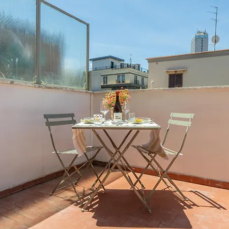 Molo Angioino Lägenhet *