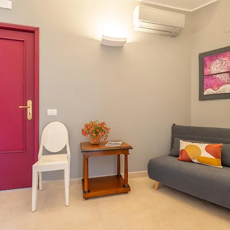 Molo Angioino Lägenhet *